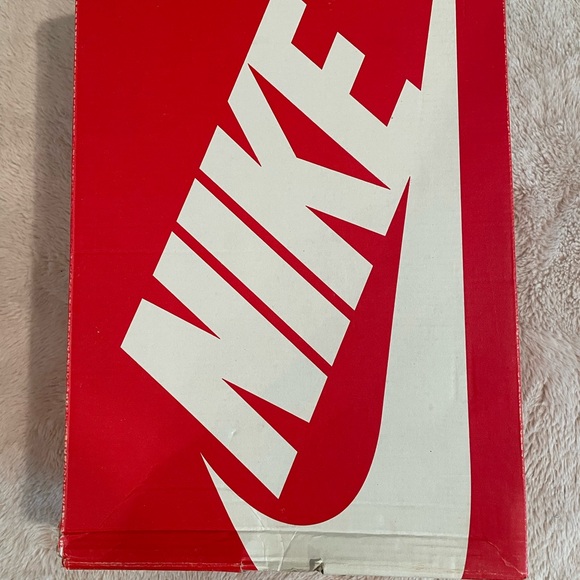 Nike Blue and White Uptempo 96 New York Knicks 33 size 8 men and 9.5 women. - Picture 12 of 13